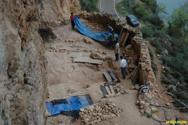 GENERAL VIEW OF THE ARCHAEOLOGICAL SITE DURING 2005 ARCHAEOLOGICAL SEASON